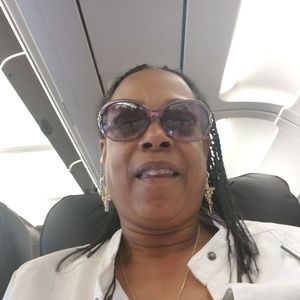 Meet your Posher, Selena